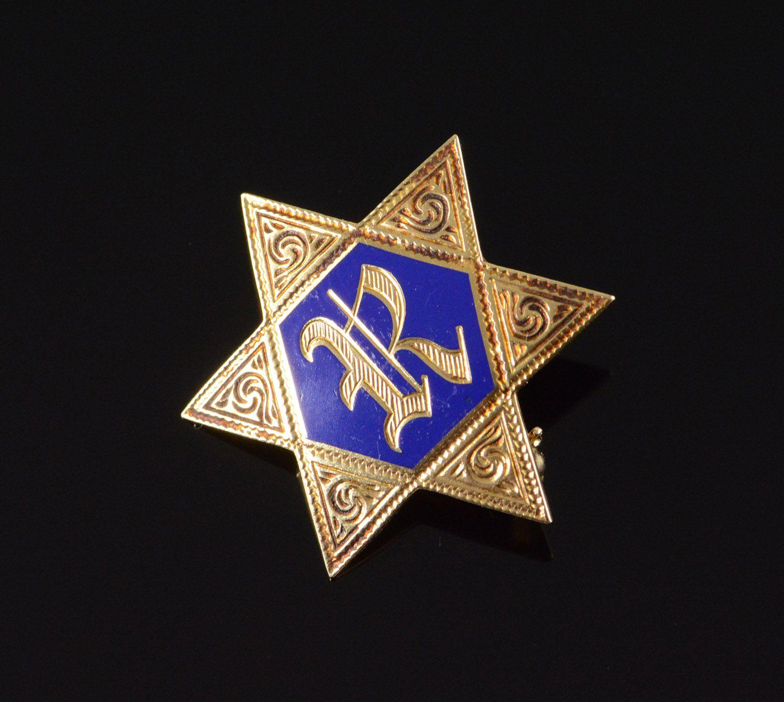 Yellow with and R Star Logo - 14K 3.3g Star of David Blue Enamel 'R' Monogram Vintage Yellow Gold ...