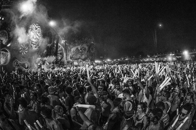Tomorrowland Black and White Logo - 22,000 Evacuated After Stage Fire at Barcelona's Tomorrowland Unite ...