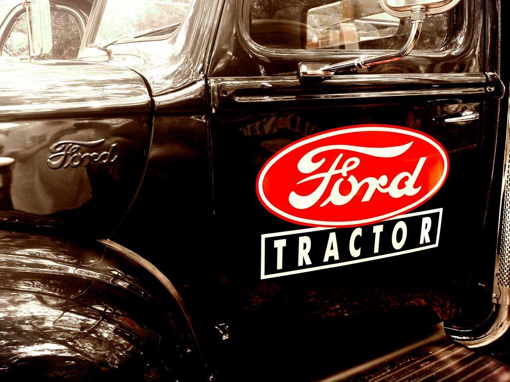 Old Ford Pickup Logo - Old Ford truck with an oval red Ford logo | Old trucks at th… | Flickr