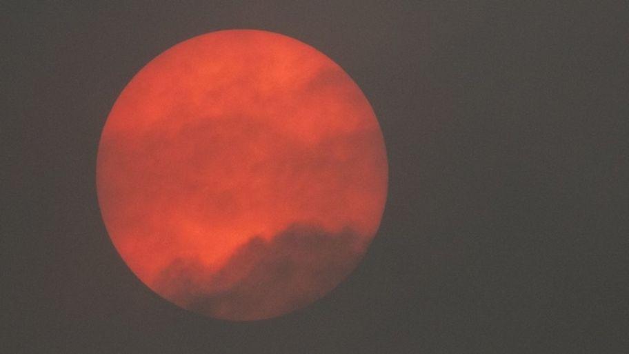 Red and Orange Sun Logo - Why did the Sun turn red?