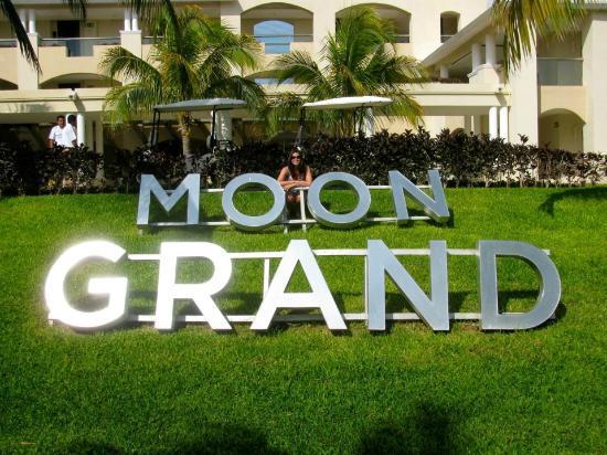 The Grand Moon Palace Logo - At the Entrance of the Moon Grand - Picture of Moon Palace Cancun ...