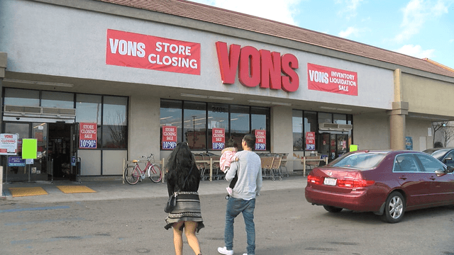 Vons Grocery Logo - Vons grocery store in Oildale set to close