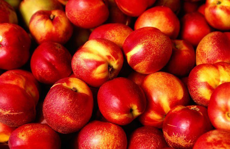 Necterine Food Logo - Nectarine Nutrition: Calories, Carbs, and Health Benefits