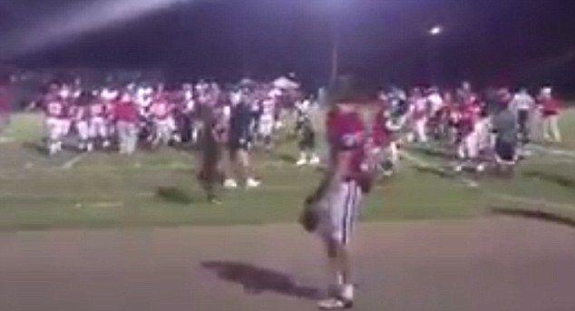 EMCC Lions Silver Lion Logo - Mississippi junior college football game ends with massive brawl on ...