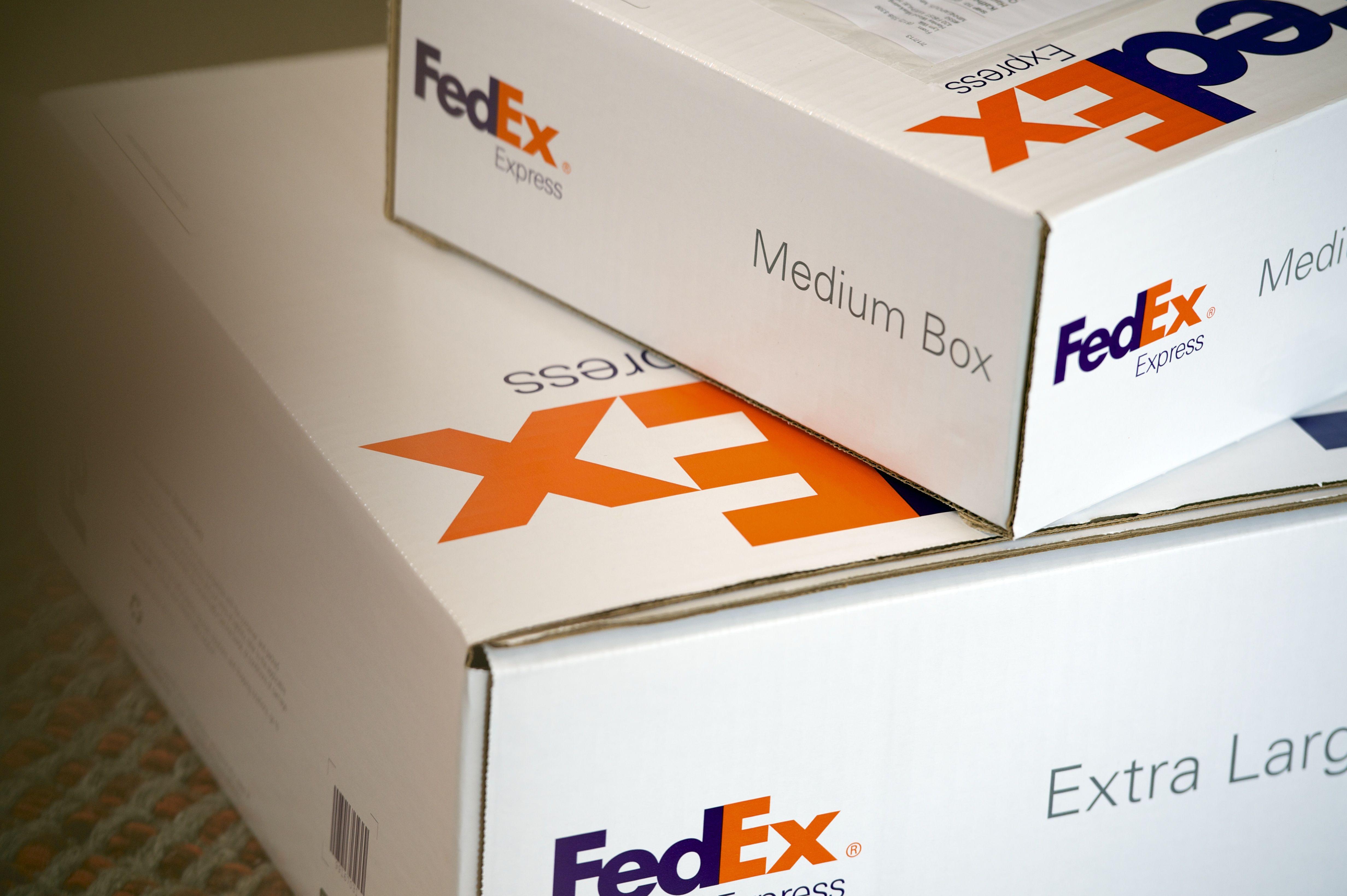 Holiday FedEx Logo - FedEx rolls out holiday season surcharge plans - Logistics Management