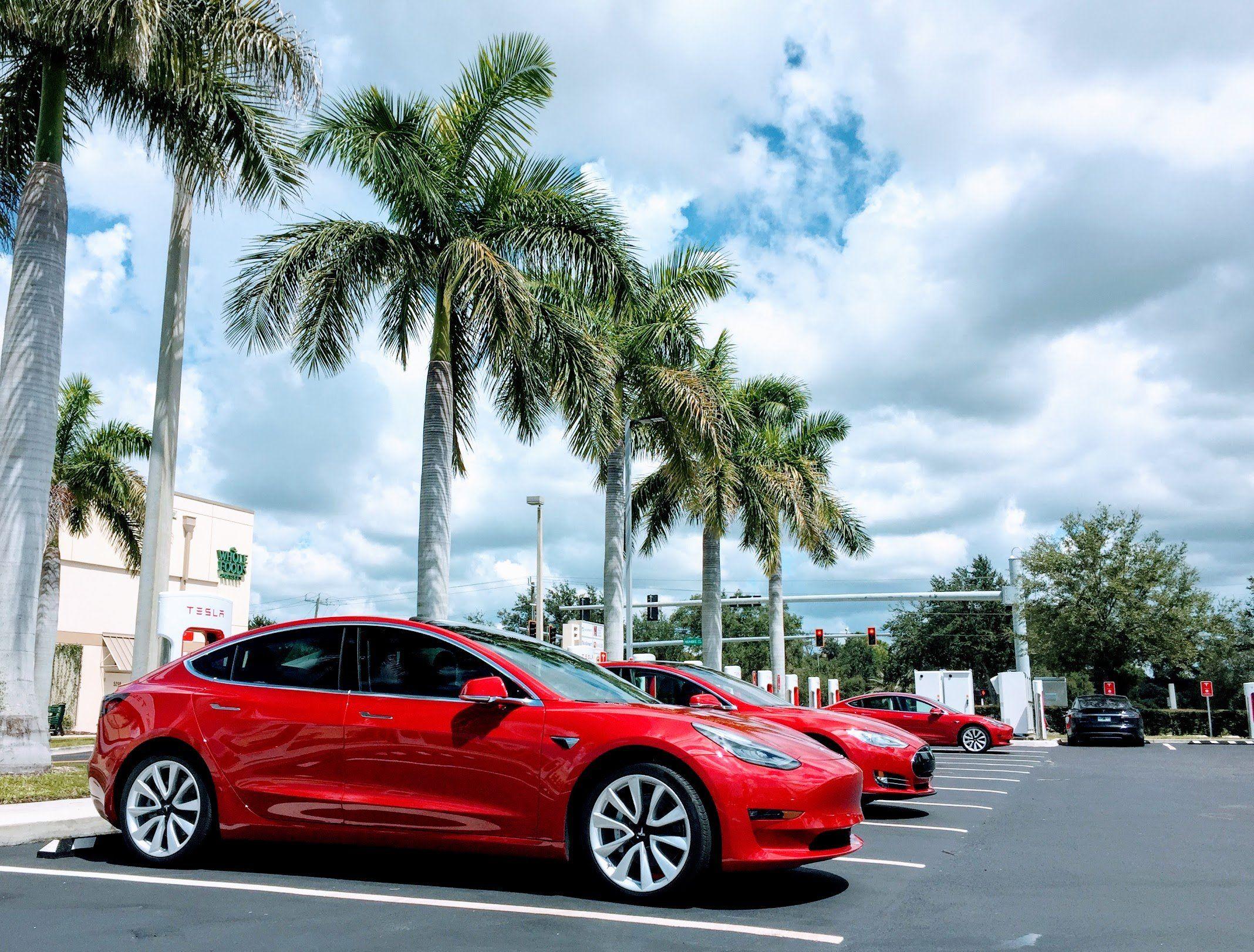 3 Line Red Car Logo - Tesla Model 3 Performance Is A Freakin' Race Car