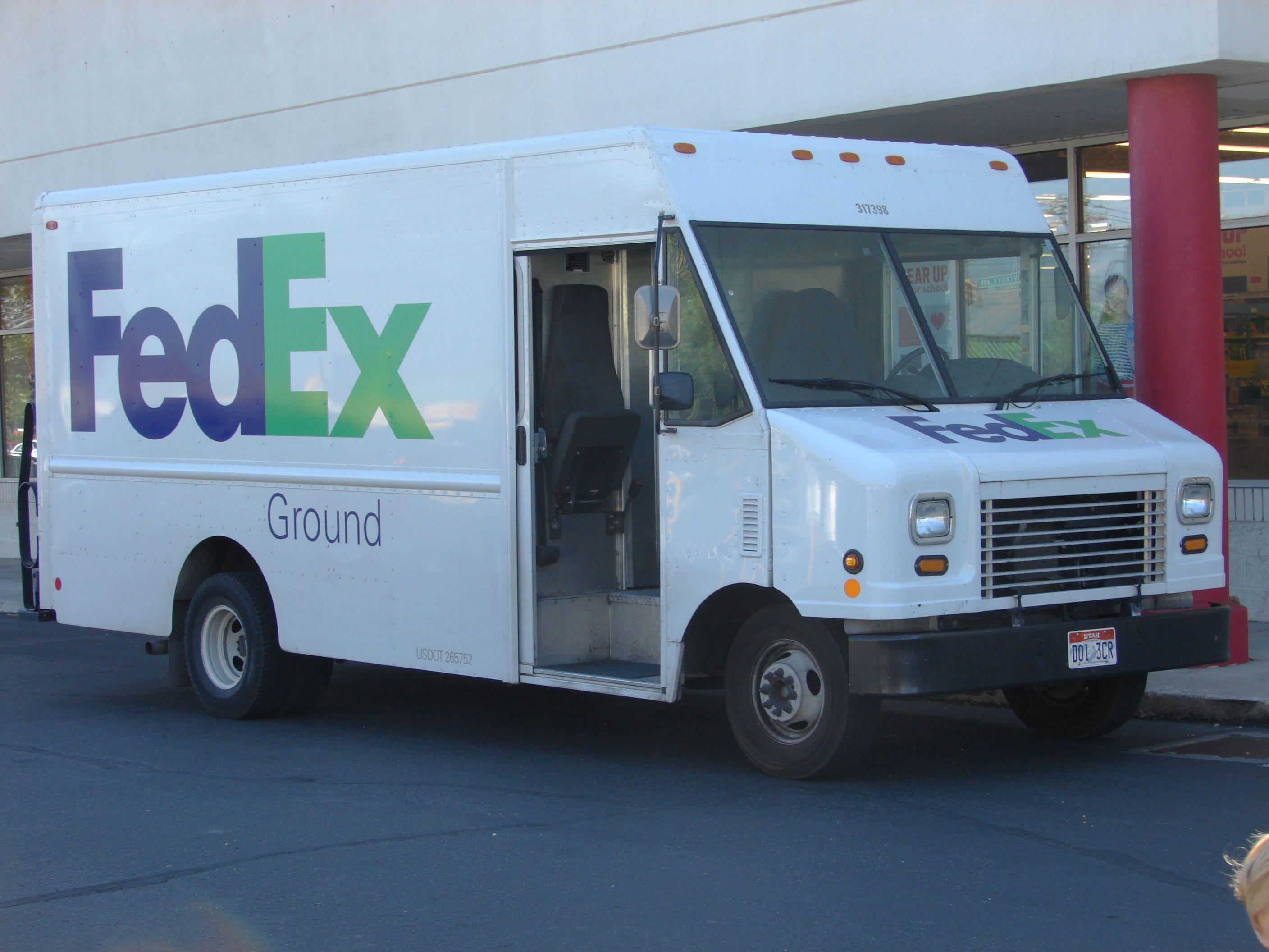 Green Van FedEx Ground Logo - FedEx Ground delivery van, Jul