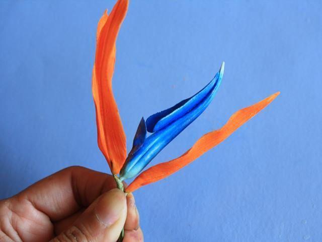 Orange and Blue Spear Logo - Attach the orange petals alternating the blue spear assembly using