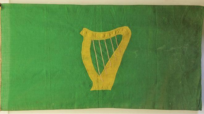 Harp Flag Logo - 1916 Easter Rising: Irish Citizen Army flag returned to Dublin by ...