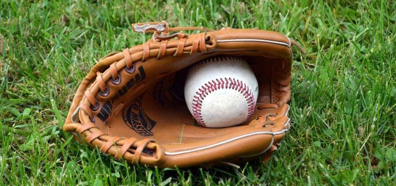 Baseball Glove Bat Logo - Best Baseball Gloves 2019 Buyer's Guide and Gloves