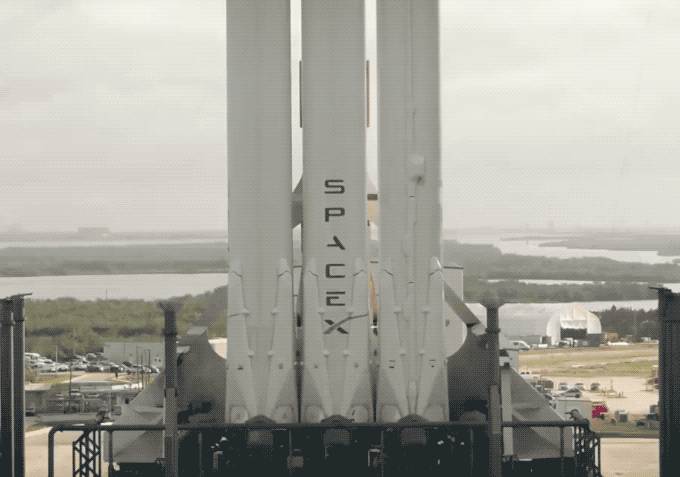Verical SpaceX Falcon Heavy Logo - SpaceX shows off its Falcon Heavy rocket vertical on the launchpad ...