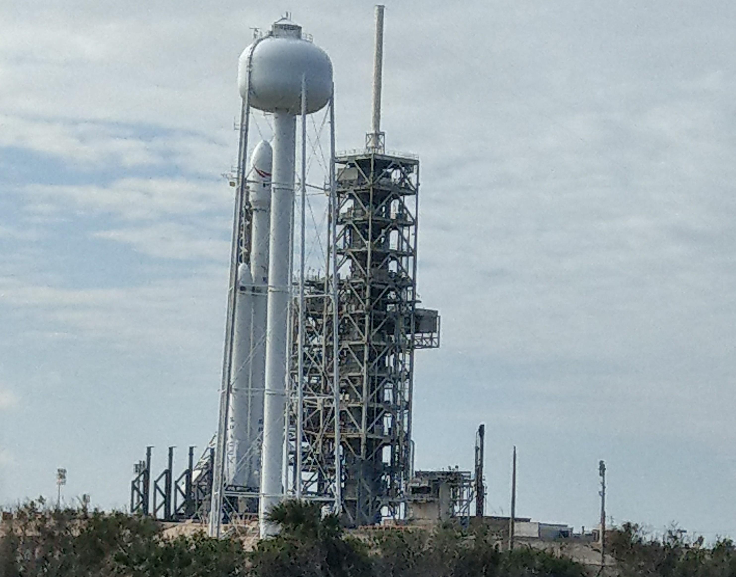 Verical SpaceX Falcon Heavy Logo - OC SpaceX Falcon Heavy goes vertical on Pad 39A for the first time