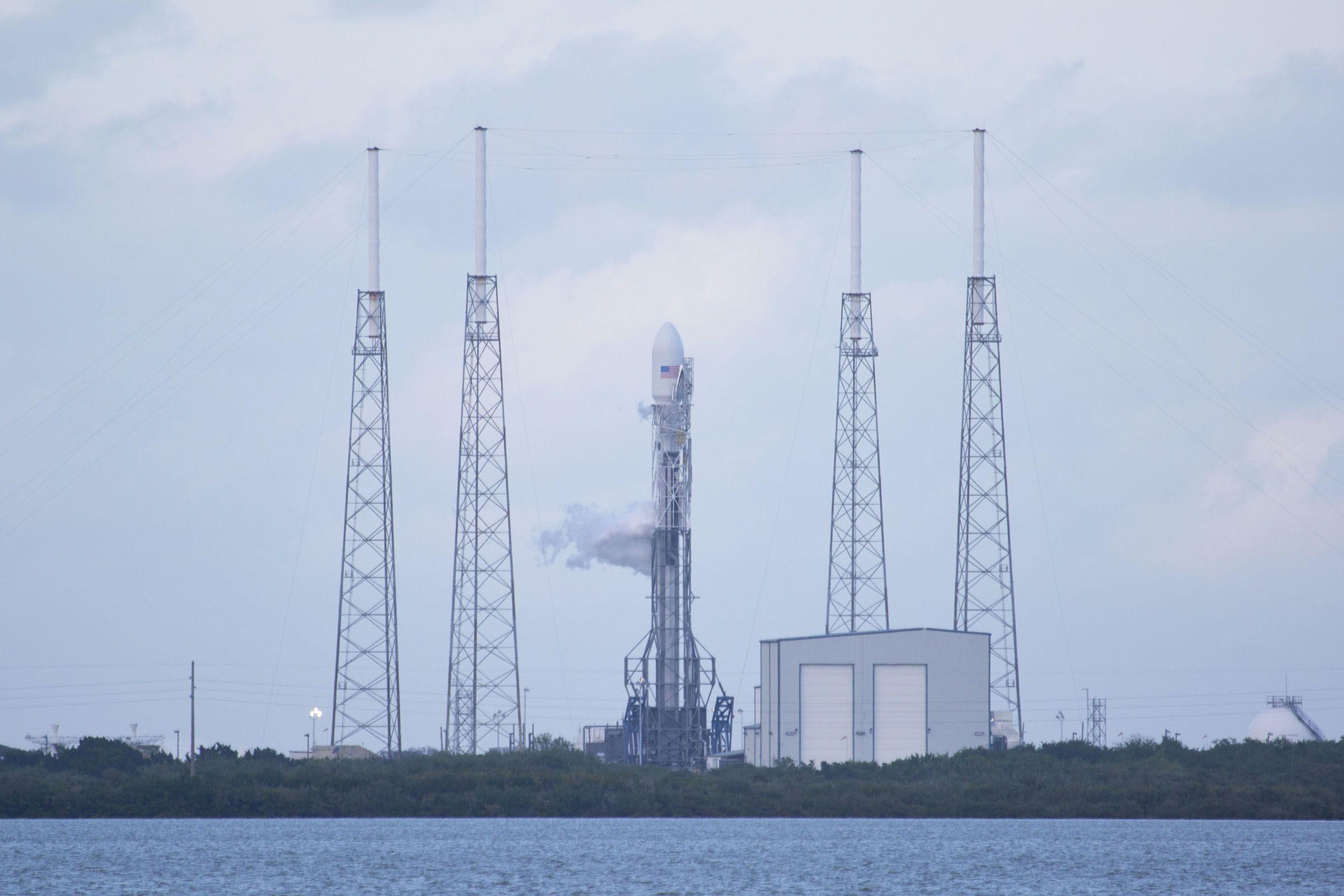 Verical SpaceX Falcon Heavy Logo - SpaceX's Falcon Heavy is Vertical on the Launchpad for the First Time