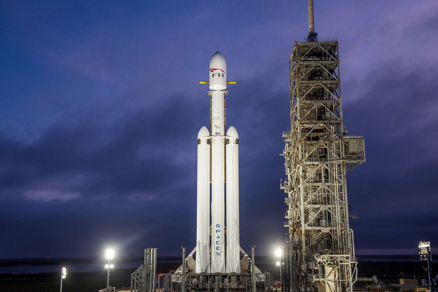 Verical SpaceX Falcon Heavy Logo - SpaceX shows off its Falcon Heavy rocket vertical on the launchpad