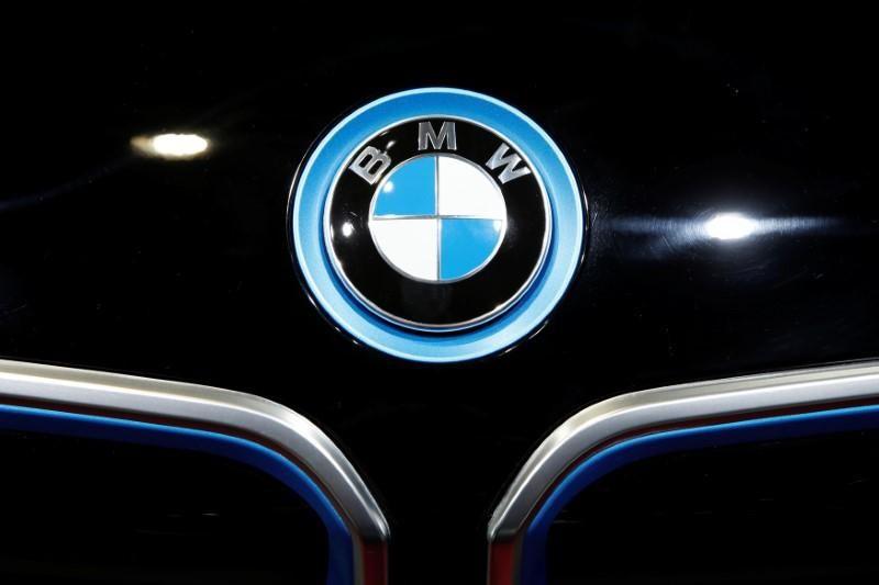 Carbon Fiber BMW Logo - BMW limits lightweight carbon fiber use to juice profits | Reuters