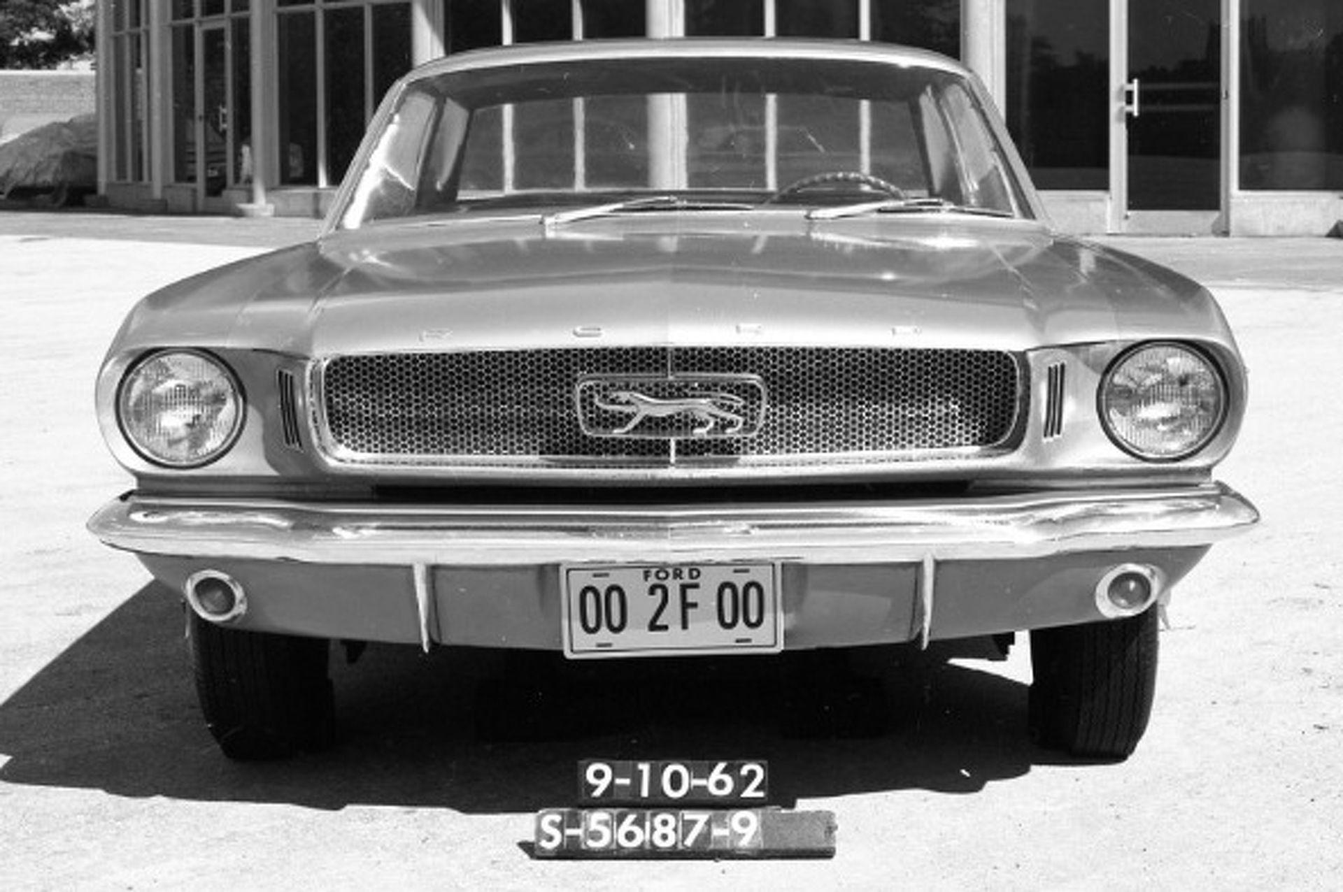 Black and White Ford Mustang Logo - How Ford Created The Mustang Logo