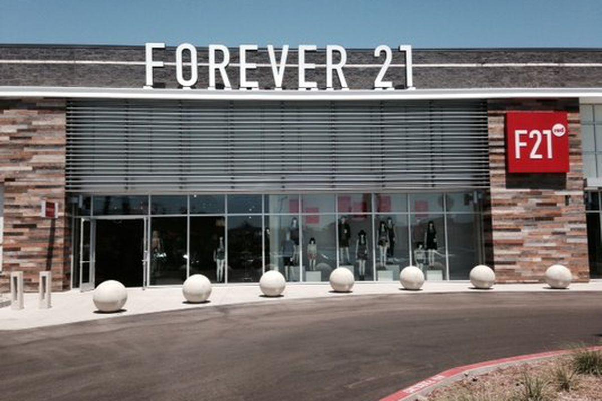 Red Forever 21 Logo - Forever 21 Gets Even Cheaper With New Store F21 Red - Racked