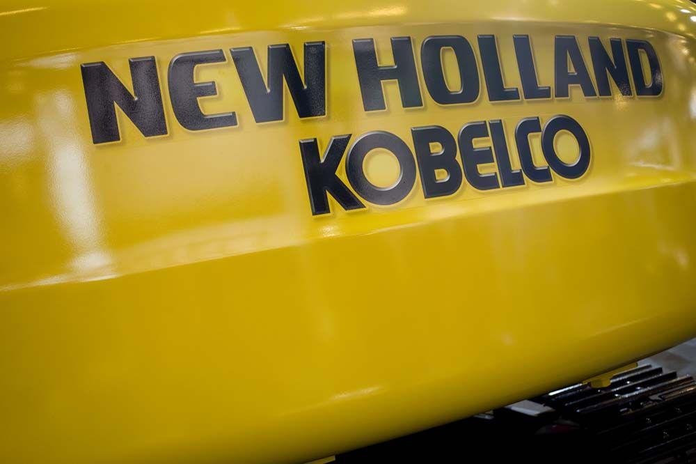 New Holland Excavator Logo - Pelles hydrauliques : New Holland et Kobelco s'éloignent l'un de l'autre