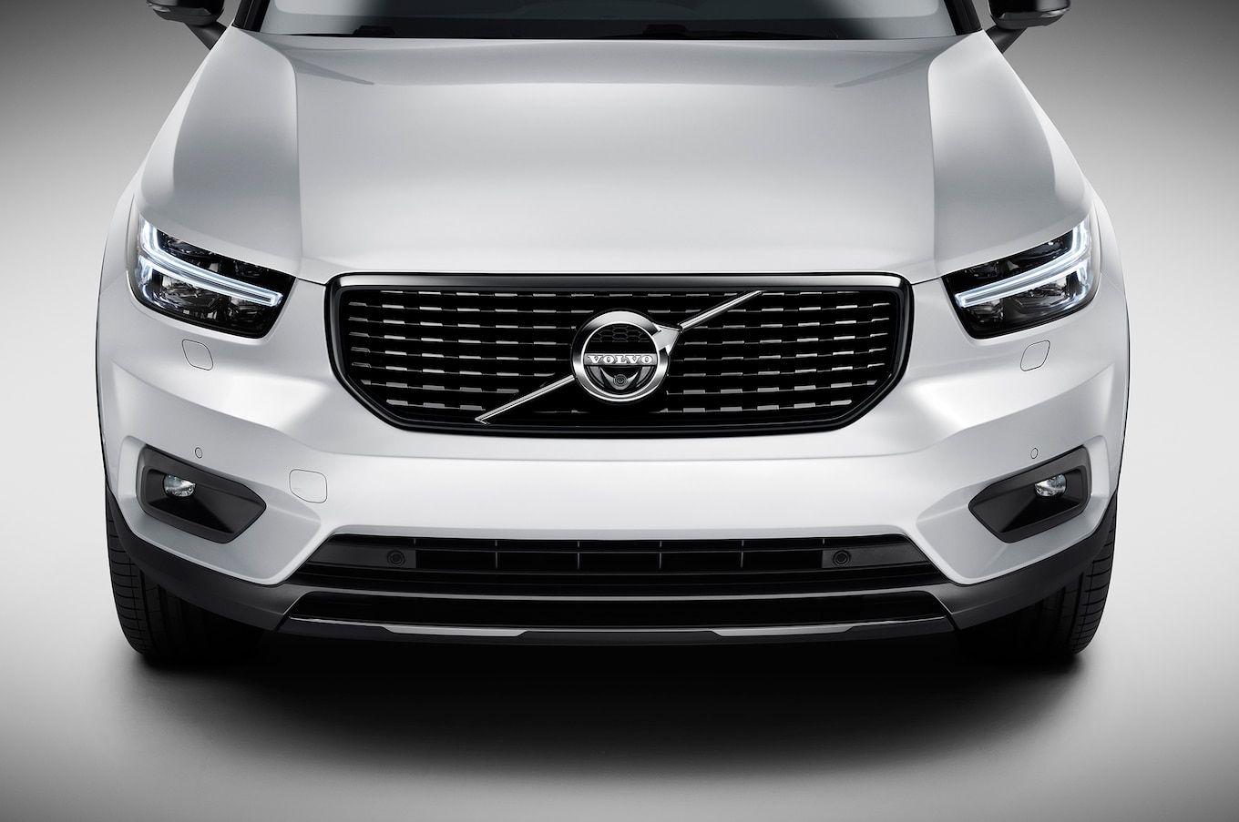 2018 Volvo Grill Logo - Volvo XC40 front grille