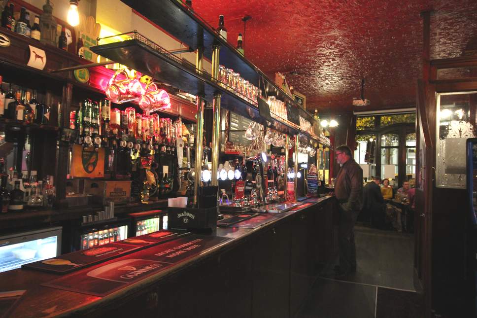Red Lion London Logo - The Old Red Lion Review: An Old School Islington Pub With Bags