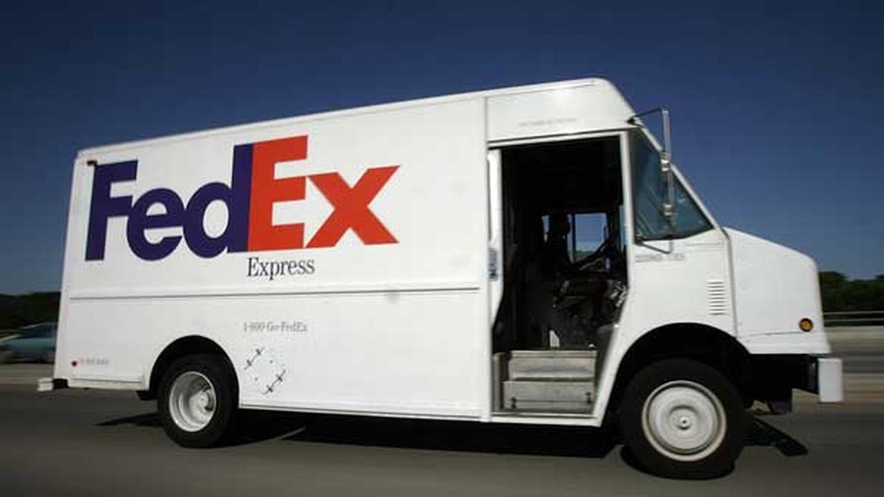 FedEx Express Truck Logo - FedEx responds to criticism of continued association with NRA ...