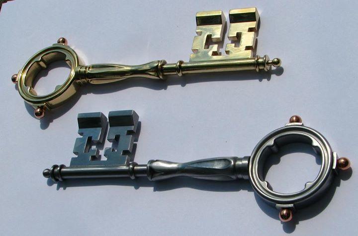 Ornate Three Crossed Keys Logo - Keys of Heaven
