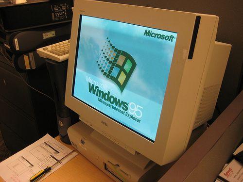 Old Windows Computer Logo - Even Offline Computers Are Vulnerable To Viruses