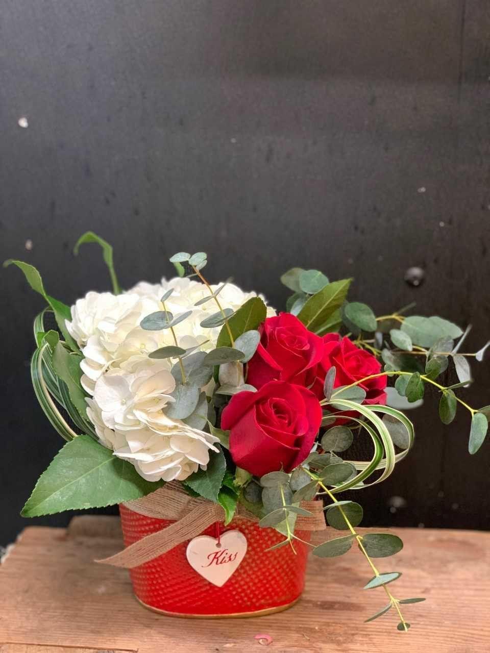 Flower with Red Oval Logo - Valentine Kiss in Kennewick, WA | Lucky Flowers