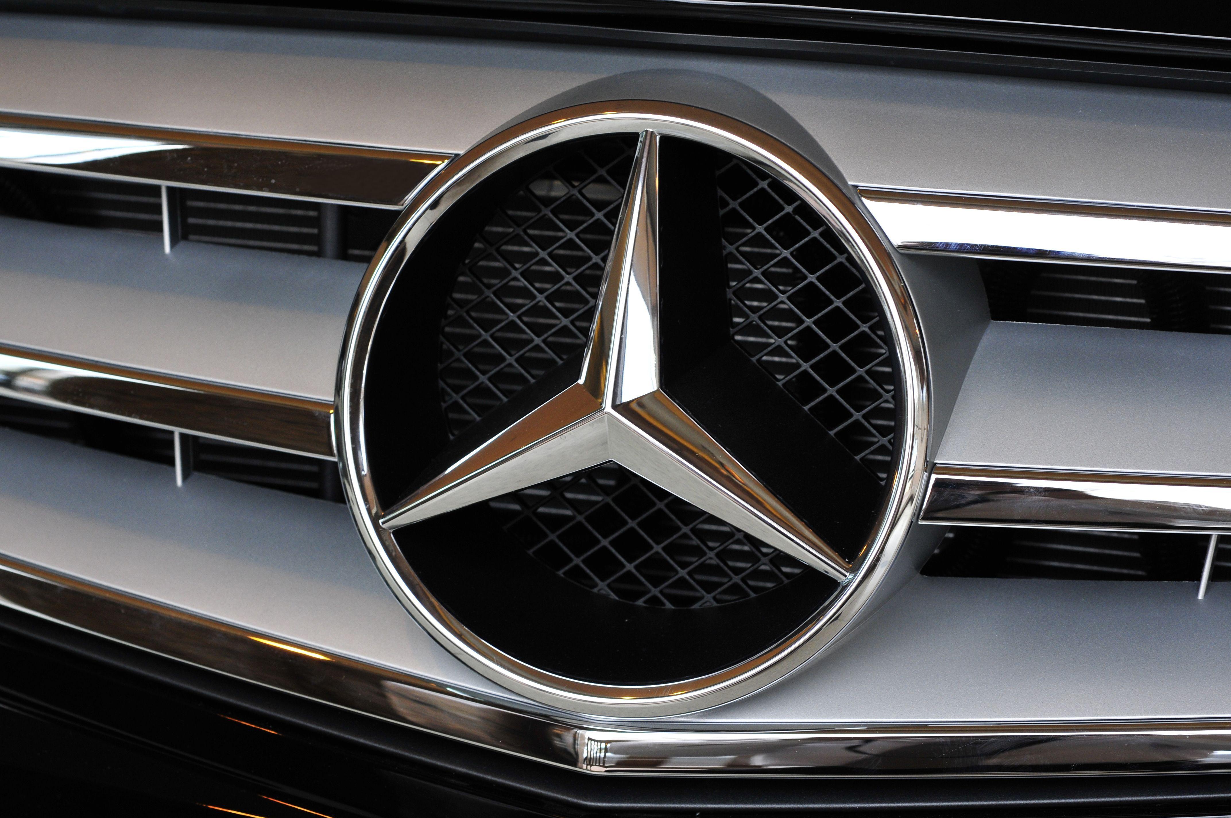 Pointed C Logo - Mercedes Benz 3 Pointed Star On The W204 C Class. Stars, Emblems
