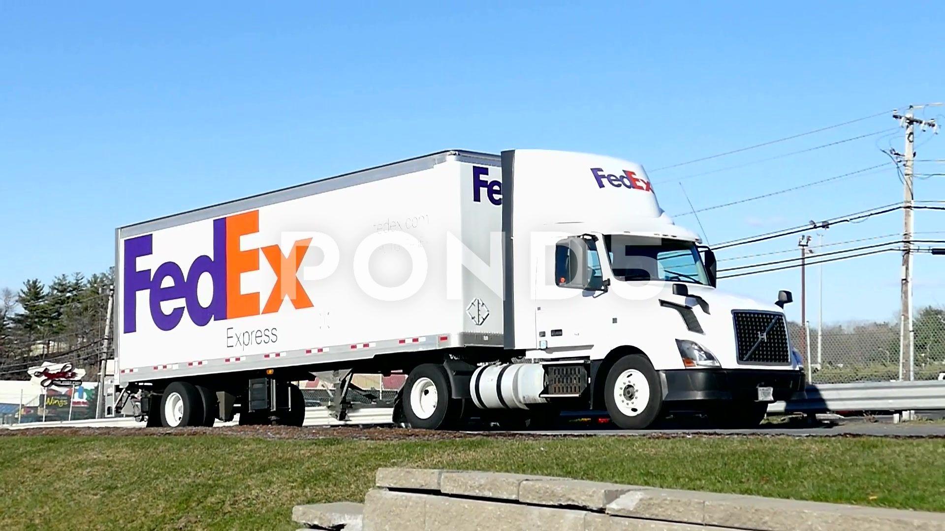 FedEx Freight Truck Logo - Video: FedEx freight mail truck, highway traffic