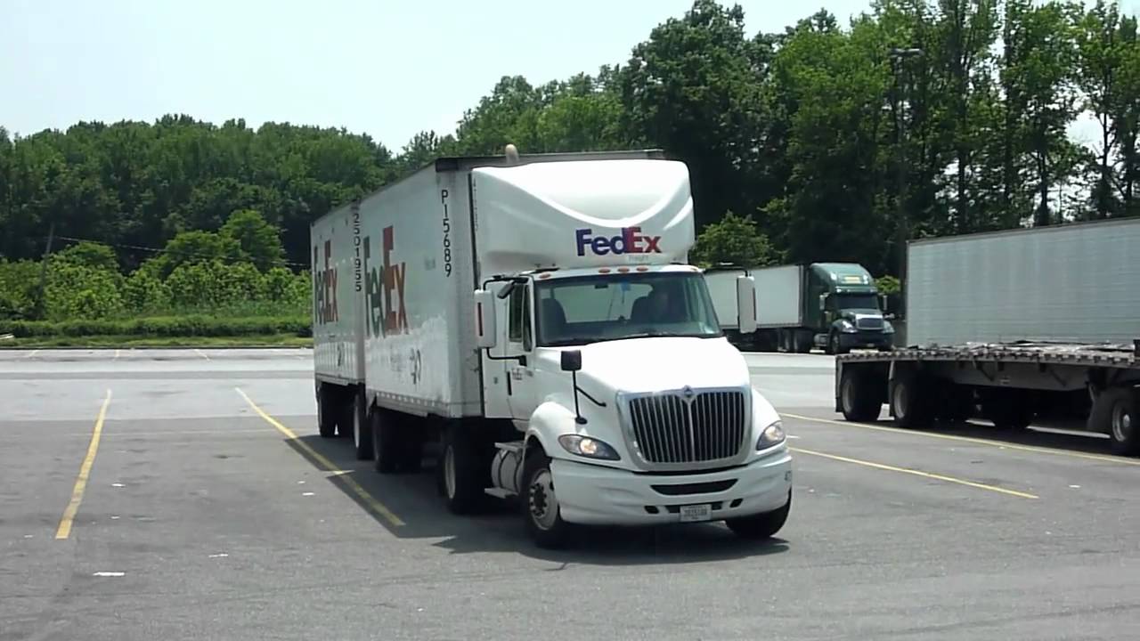 FedEx Freight Truck Logo - Fedex Freight Trucks - single axle - Caminhão toco - YouTube