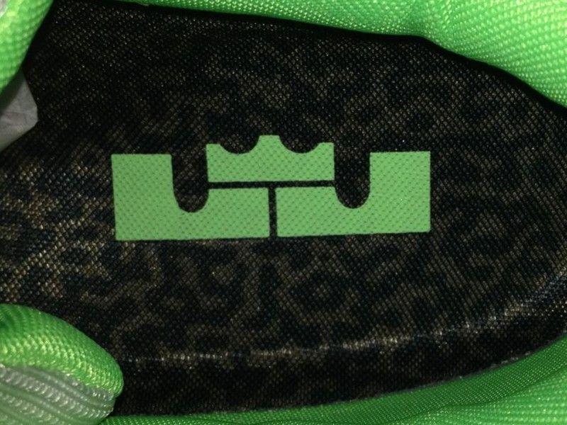 LeBron James Crown Logo - Leaked: LeBron James' Nike Air Max 90 