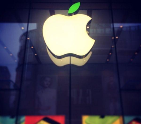 Apple Green Logo - Apple Retail Store Logos Gain Green Leaves in Honor of Earth Day ...
