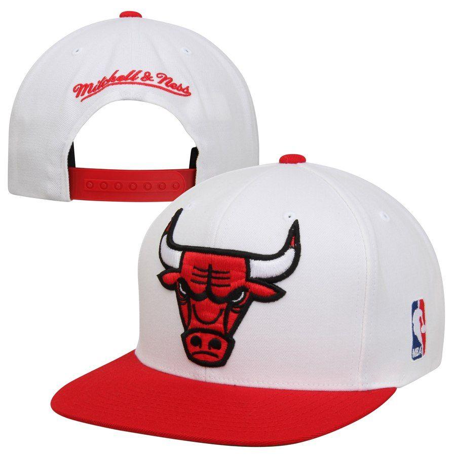 Two Bulls Logo - Mitchell & Ness Chicago Bulls XL Logo Two Tone Snapback Hat - White/Red