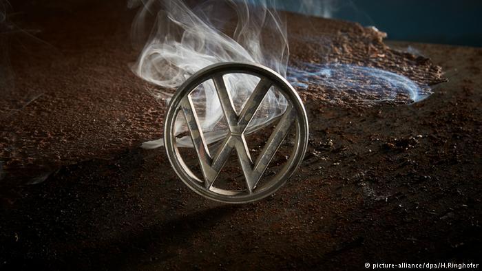 Volkswagen of America Logo - Volkswagen to cut 000 jobs in South America. News. DW.11.2016