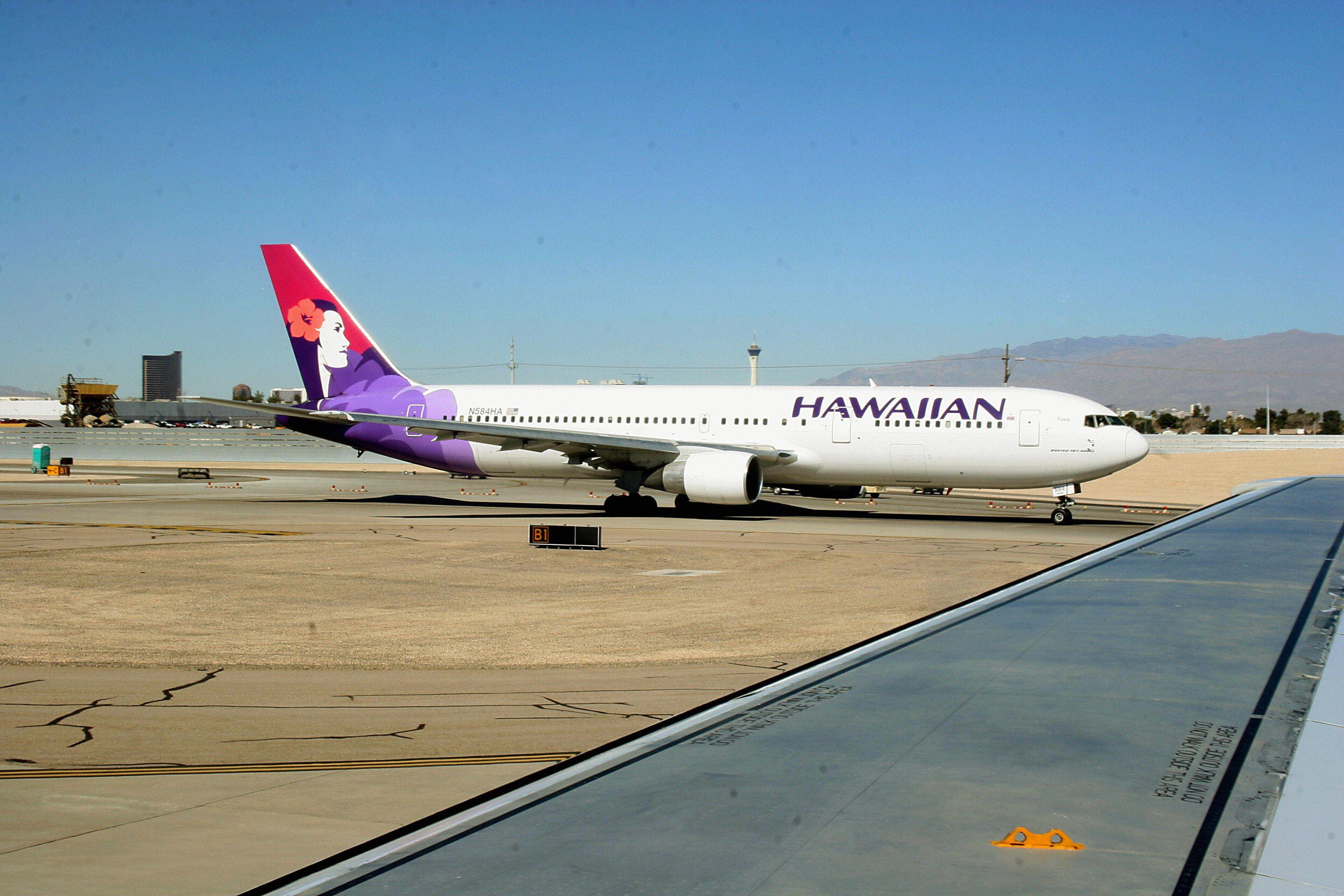 Hawaiian Airlines Old Logo - Judge: Passenger Must Pay Hawaiian Airlines $98,000 | Fortune
