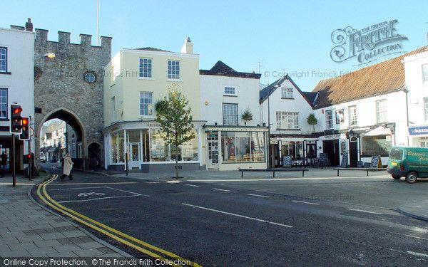 White Lion with Blue Square Logo - Photo of Chepstow, White Lion Square 2004 - Francis Frith