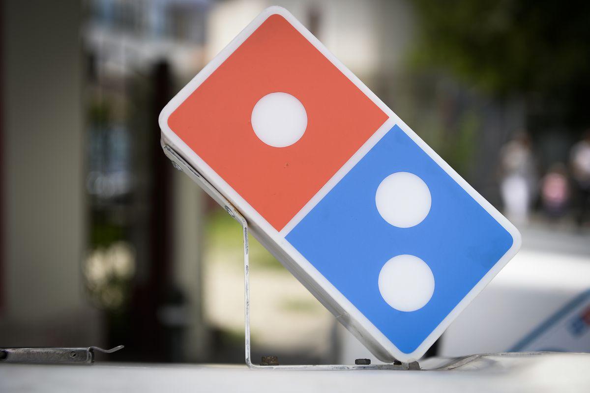Old Domino's Pizza Logo - Domino's free pizza — in exchange for a logo tattoo — was a big hit ...