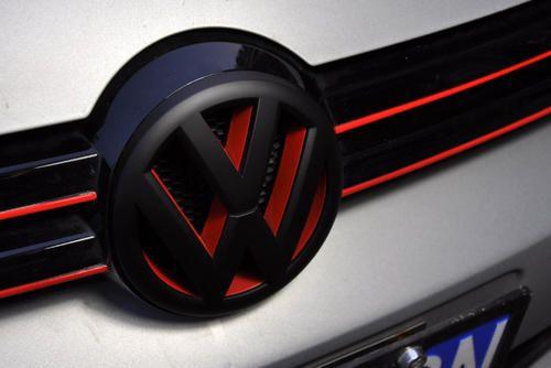 Red Volkswagen Logo - Other Decals & Emblems - Golf 6 logo Front Grille Emblem Badge BLACK ...