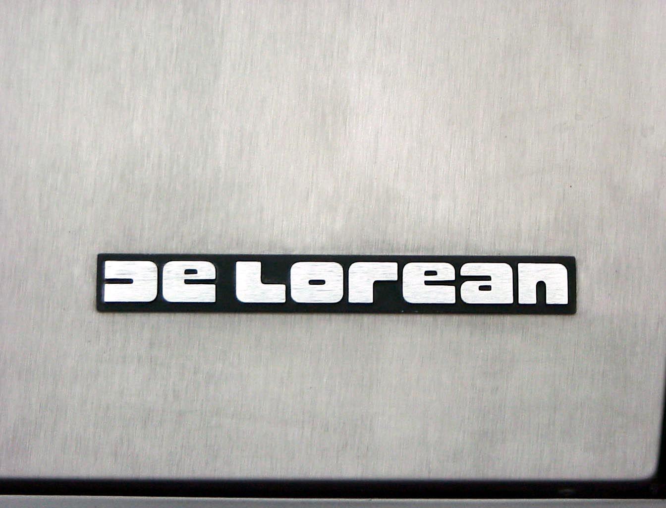 DMC DeLorean Logo - DeLorean - The Car: Production Changes