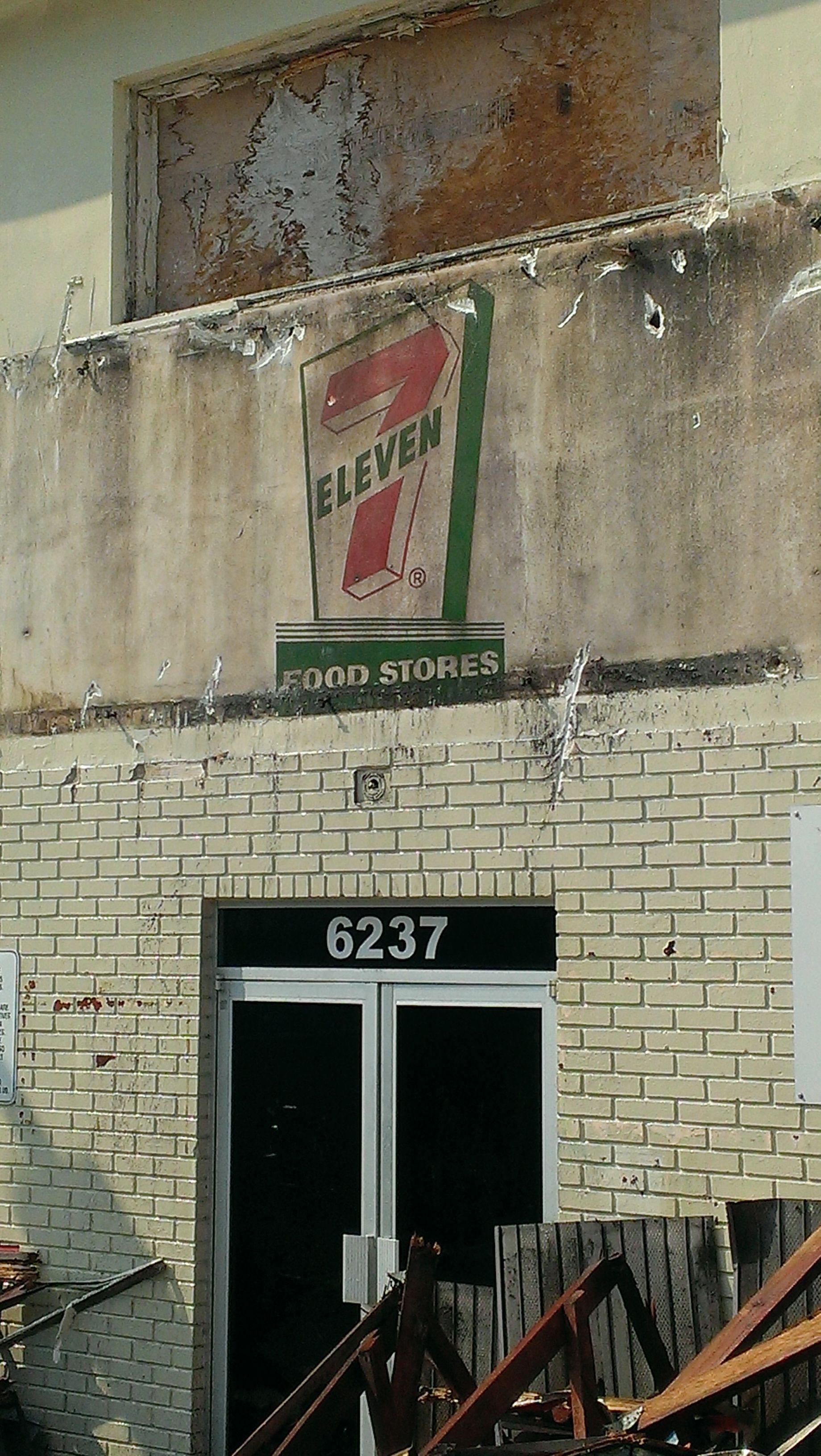 Old 7-Eleven Logo - Anyone Still Remember The Old 7-Eleven Logo? - Demolition ...