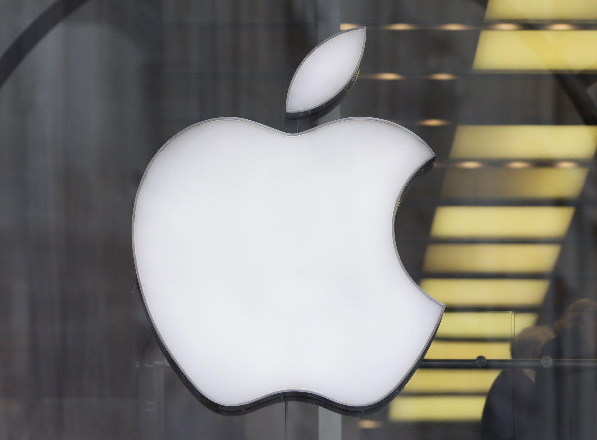 Call Apple Logo - Former Apple executive charged with insider trading