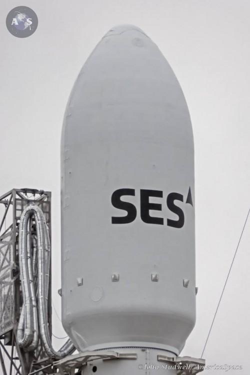 SpaceX Fairing Logo - SES-10 + another core in the Hangar at Pad 39A. : spacex
