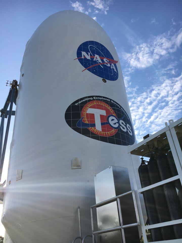 SpaceX Fairing Logo - SpaceX TESS Fairing Move – TESS | Spaceflight101