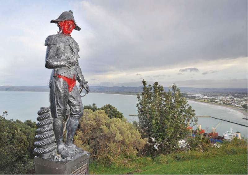 Red Face Statue Logo - Paint vandal hits statue on hill twice | The Gisborne Herald