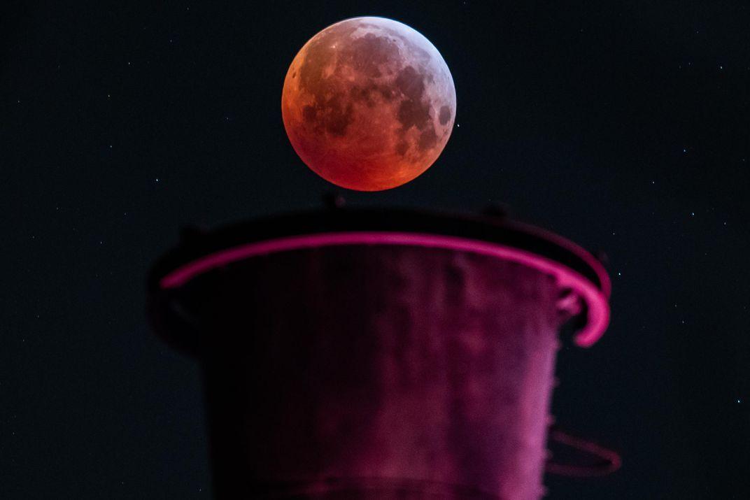 Black Wolf Red Moon Logo - Ten Stunning Photos of the Super Blood Wolf Moon Lunar Eclipse ...