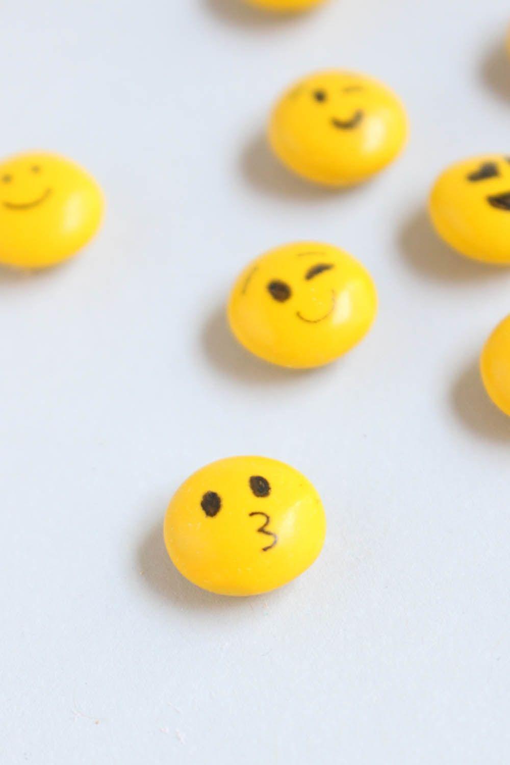 Candy Emoji Logo - DIY Emoji Candy Party Favors Beau Coup Blog