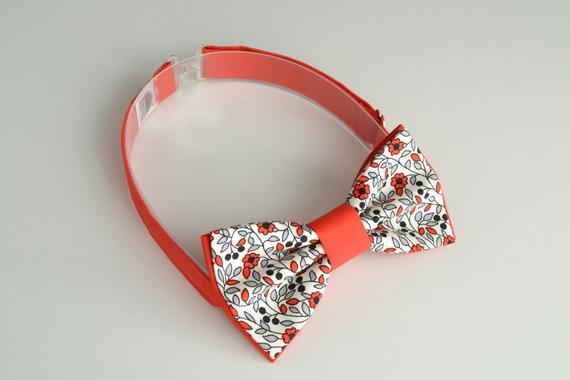 Red Bow Tie with White Triangles Logo - Red bow tie. White bow tie. Floral bow tie. Mens bow ties