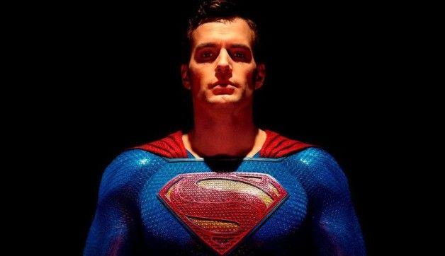 Superman Black Suit Logo - Henry Cavill's Superman Gets Black Suit In 'Justice League' Final Fight