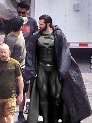 Superman Black Suit Logo - This is the Real Reason Why Superman's Black Suit Wasn't Used in ...